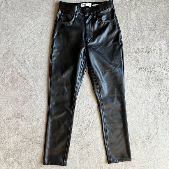 Abercrombie & Fitch Vegan Leather Skinny Pant - Picture 4 of 11